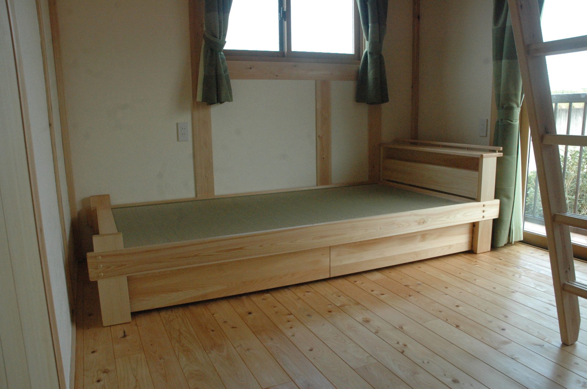青木工務店製作のオリジナル畳ベッド